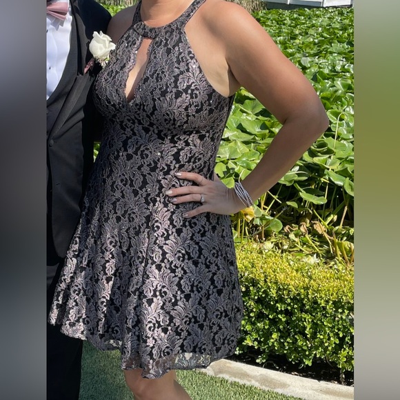 Formal dress - Picture 3 of 3